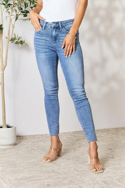 Fashionable Fit: The Charm of Skinny Jeans for Women